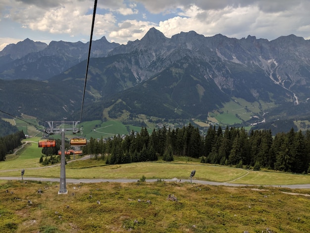 Vue panoramique des montagnes contre le ciel