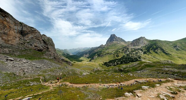 Vue panoramique des montagnes contre le ciel