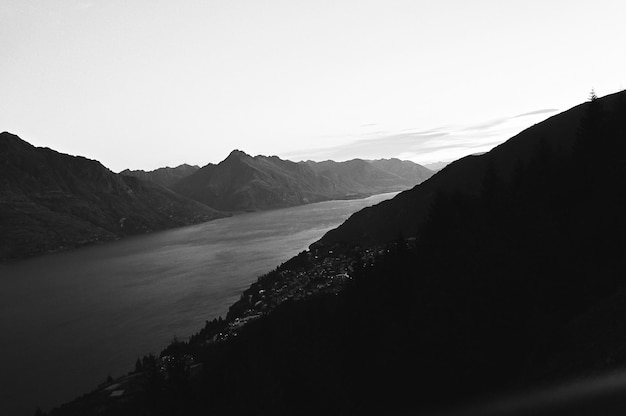Vue panoramique des montagnes contre le ciel