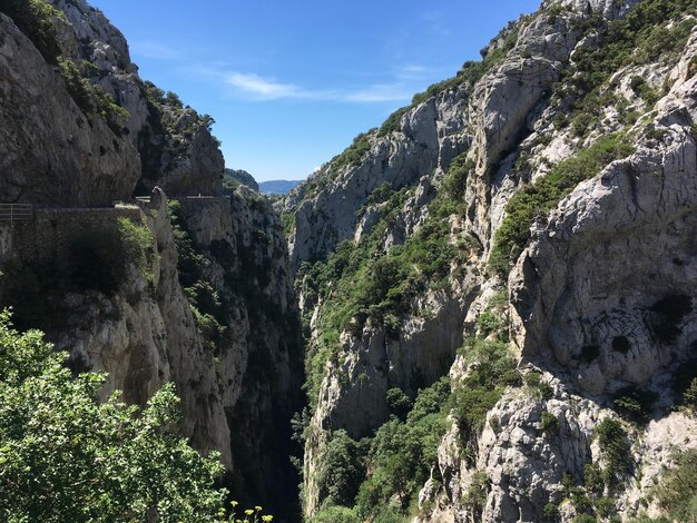 Vue panoramique des montagnes contre le ciel