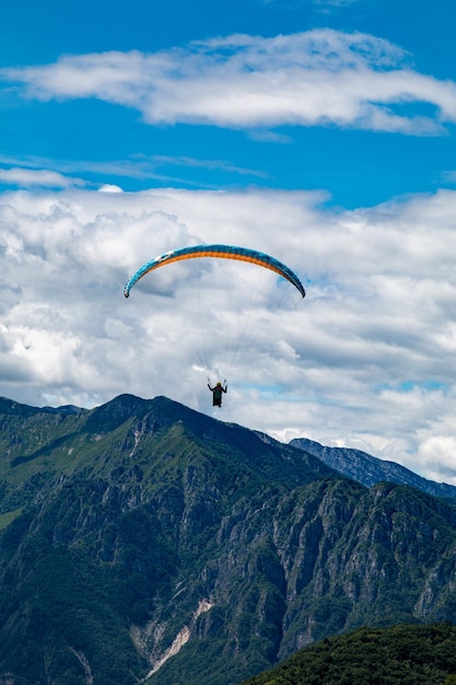 Vue panoramique des montagnes contre le ciel