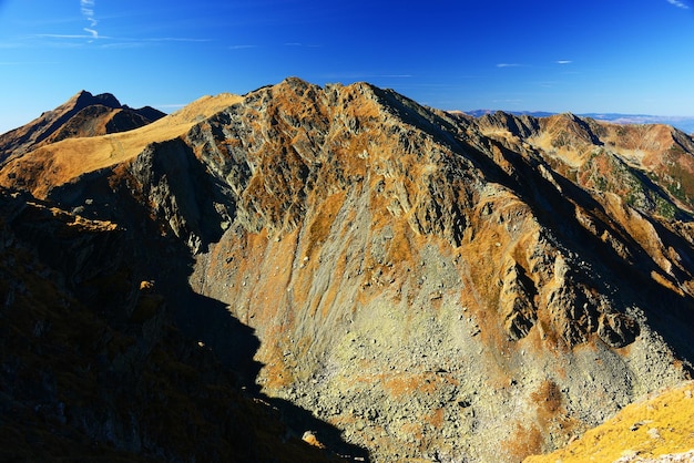 Vue panoramique des montagnes contre le ciel