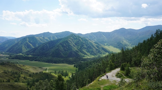 Vue panoramique des montagnes contre le ciel