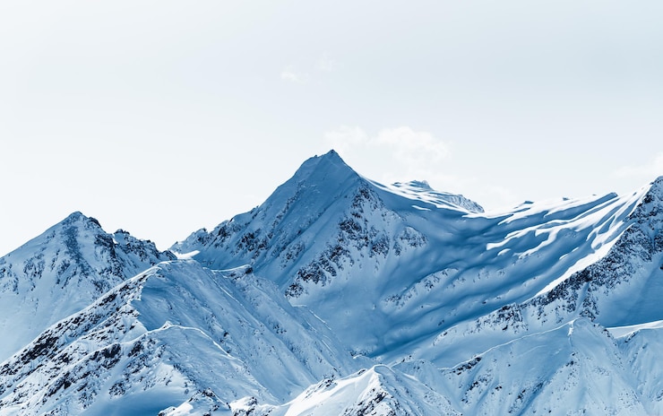 Photo vue panoramique des montagnes enneigées contre le ciel