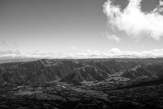 Photo vue panoramique des montagnes enneigées contre le ciel