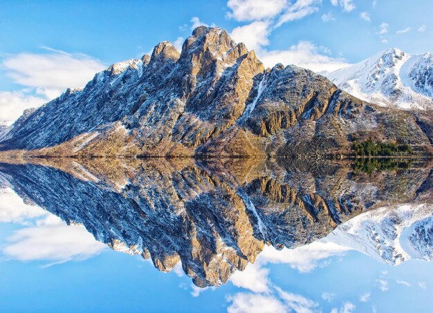 Photo vue panoramique des montagnes enneigées contre le ciel