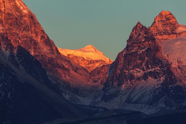 Vue panoramique sur les montagnes, région de Kanchenjunga, Himalaya, Népal.