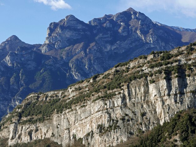 Photo vue panoramique des montagnes rocheuses contre le ciel