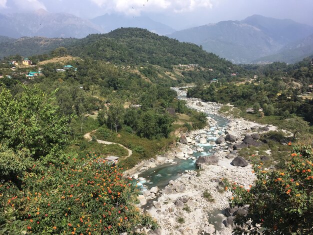 Vue panoramique des montagnes sous un angle élevé