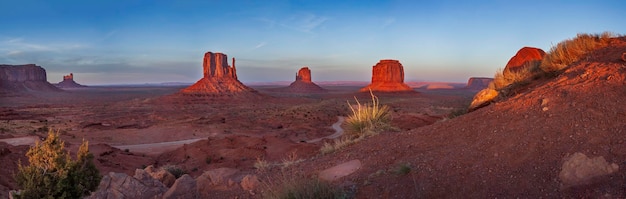 Photo vue panoramique de monument valley au coucher du soleil utah arizona united states