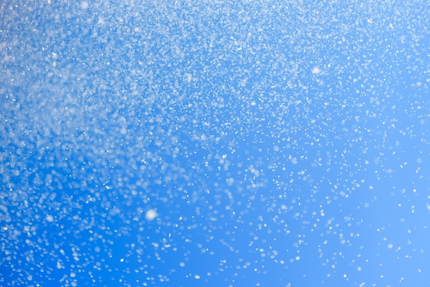 Vue panoramique de la neige et du ciel abstraits