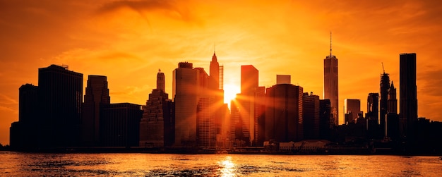 Vue panoramique de New York City Manhattan Midtown au coucher du soleil