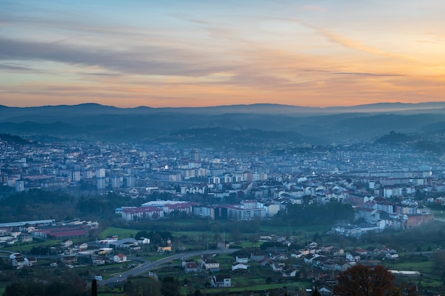 Vue panoramique de l'Ourense en Galice