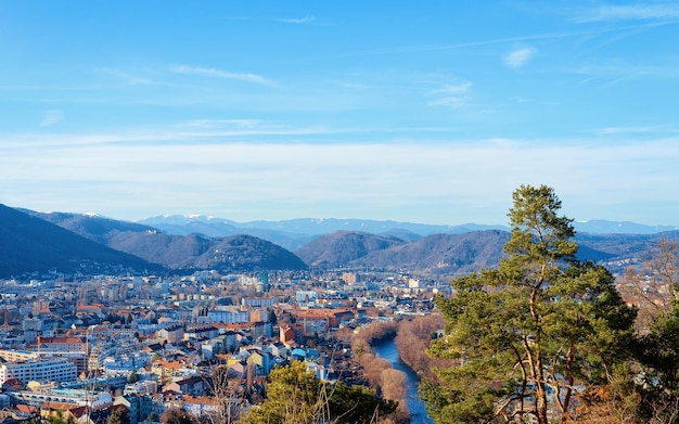 Vue panoramique et paysage et paysage urbain de la vieille ville de Graz en Autriche. Styrie en Europe. Vue sur le toit depuis la colline du château de Schlossberg