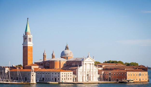 Vue panoramique pendant le coucher du soleil sur San Giorgio Maggiore, Venise - Italie