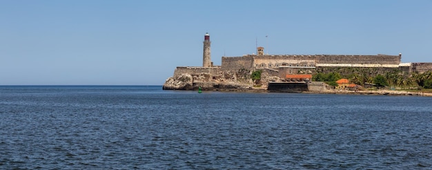 Vue panoramique sur le phare de la vieille ville de La Havane, capitale de Cuba