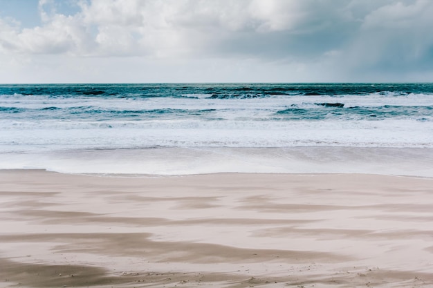 Vue panoramique de la plage contre le ciel