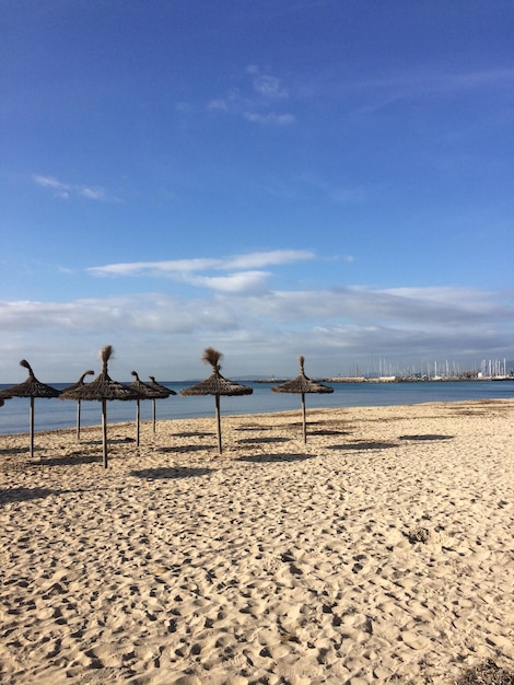 Vue panoramique de la plage contre le ciel