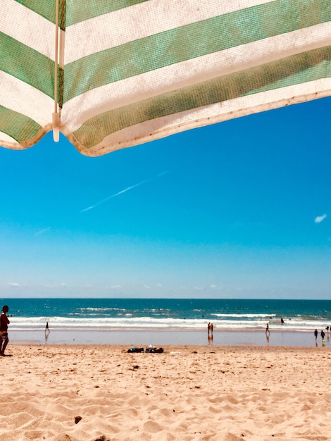 Photo vue panoramique de la plage contre le ciel