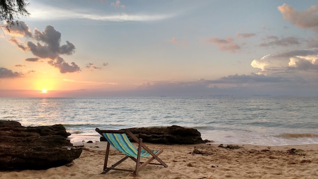 Vue panoramique de la plage et de la mer contre le ciel
