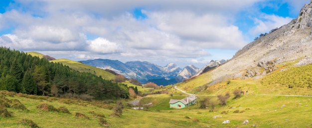 Vue panoramique de PolPol, Parc Naturel d'Urkiola