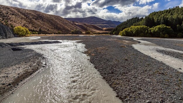 Vue panoramique sur la rivière Waitaki en Nouvelle-Zélande