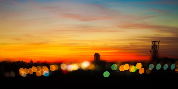 Photo vue panoramique de la silhouette de la ville contre le ciel au coucher du soleil