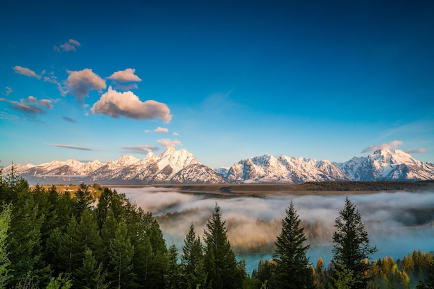 Vue panoramique sur la Snake River Overlook et Grand Teton dans le Parc National de Yellowstone au Wyoming