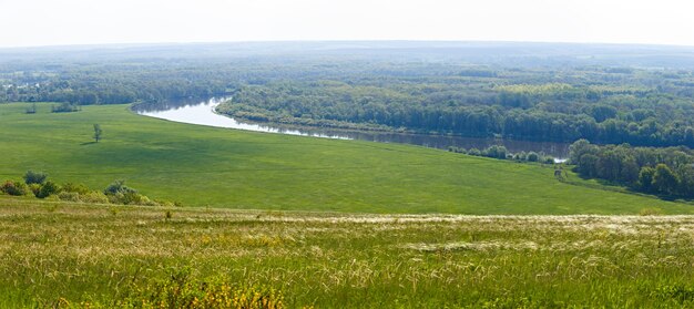 Vue panoramique sur la vallée de la rivière Don