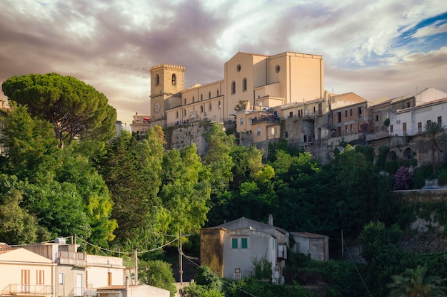 Vue panoramique d'un village médiéval