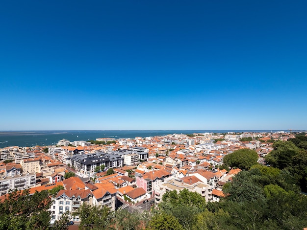 Vue panoramique sur la ville d'Arcachon en été