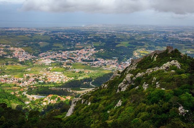 Vue panoramique de la ville européenne depuis la colline.