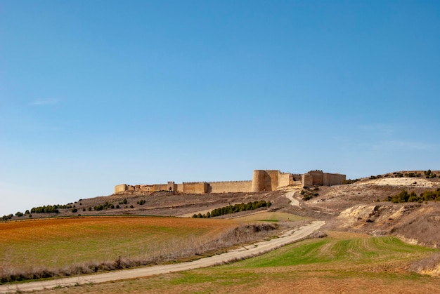 Vue panoramique sur la ville fortifiée d'Uruena