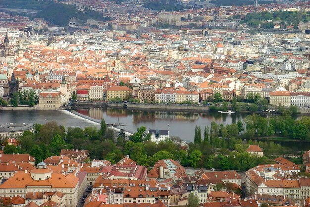 Vue panoramique de la ville un jour d'été Prague République Tchèque