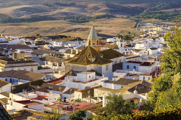 Vue panoramique sur la ville de maisons blanches et de style arabe de Medina Sidonia Cadix Espagne