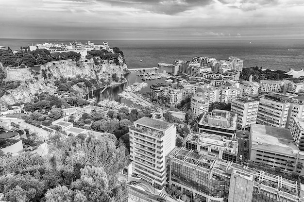 Vue panoramique sur la ville de Monaco et le port de Fontvieille