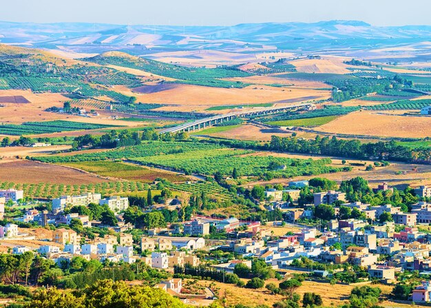 Vue panoramique avec la ville de Trapani vue d'Erice, île de Sicile, Italie