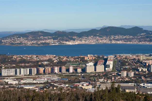 Photo vue panoramique de la ville de vigo vue depuis le monte alba