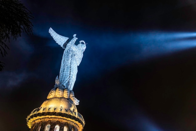 Vue panoramique de la Virgen del Panecillo