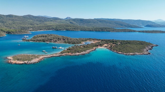 Vue par drone de l'île de Sedir et de la mer turquoise. Marmaris, Gokova, Akyaka, Mugla, Turquie.