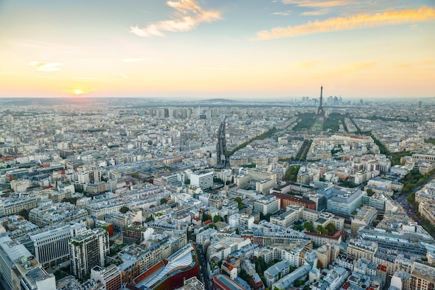 Vue de Paris au coucher du soleil