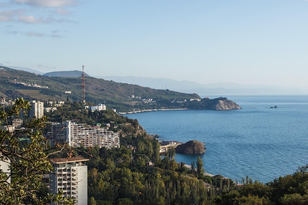 Vue de Partenit en Crimée depuis la pente d'Ayu Dag