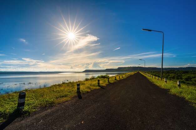 Photo vue paysage, de, barrage cha chae, à, nakhon, ratchasima, thaïlande