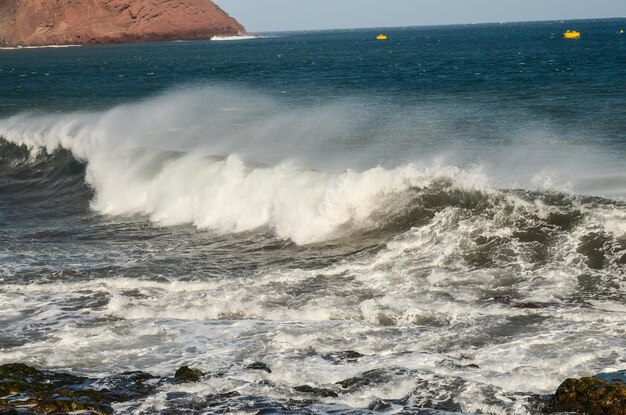 Vue sur le paysage marin de la tempête