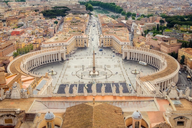 Vue sur le paysage urbain depuis la coupole de la basilique Saint-Pierre au Vatican