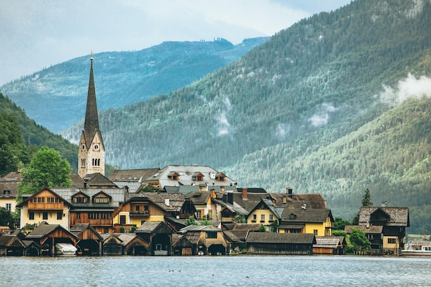 Vue paysage de la ville de hallstatt dans les alpes autrichiennes