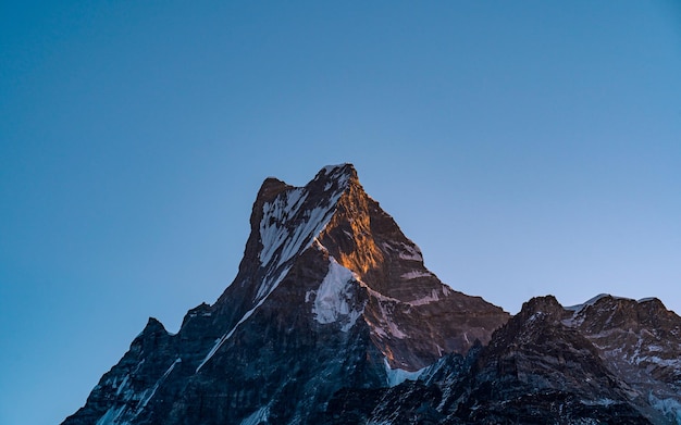 Vue paysagère du mont Machhapuchhre Kaski au Népal