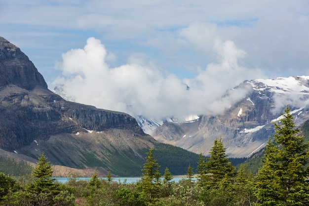 Vue pittoresque sur les montagnes des Rocheuses canadiennes