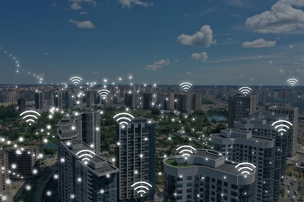 Vue pittoresque de la ville avec des bâtiments et des symboles wifi