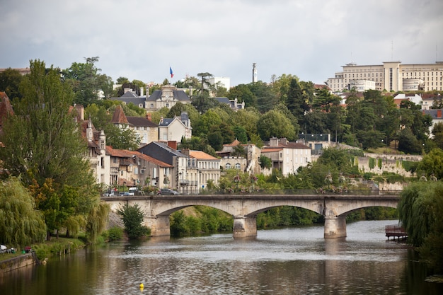 Vue pittoresque de la ville du Périgord en France